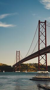 Pont de Lisbonne et Cristo Rei dans la lumière d'été