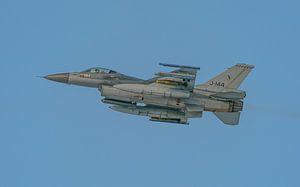 Entraînez-vous ! Le F-16 hollandais (J-144) vient de décoller de la base aérienne de Leeuwarden et s
