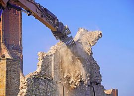 Demolition of the storage building of the complex Böllberger Mühle in Halle