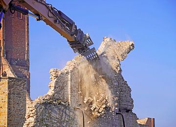 Demolition of the storage building of the complex Böllberger Mühle in Halle by Babetts Bildergalerie