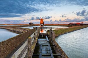 Poldermolen Het Noorden op Texel, bij zonsopkomst van Evert Jan Luchies