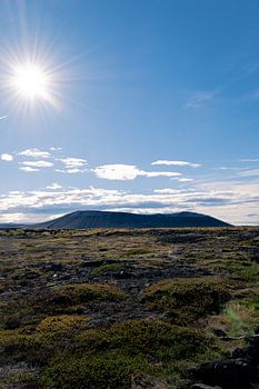 Isländischer Vulkan in der Sonne