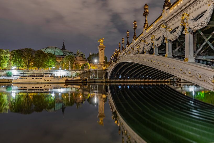Paris and its Pont Alexandre-III at night. by Patrick Löbler