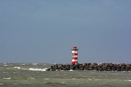 Storm at the head of the Noord pier Wijk aan Zee. by scheepskijkerhavenfotografie