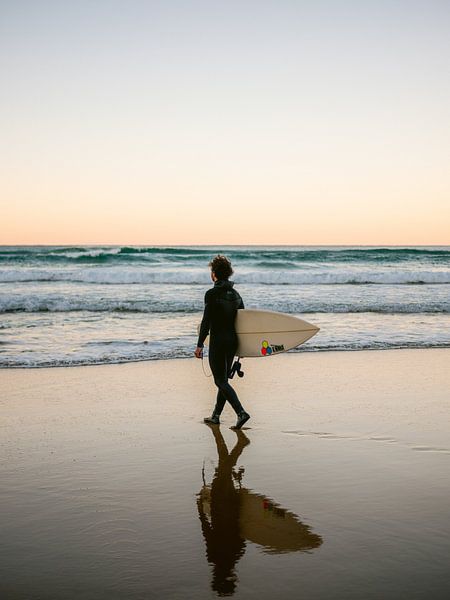 Surfen an der Algarve von Raisa Zwart Reisefotografiedrucke