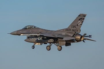 Landende Air National Guard F-16 bij Schleswig Jagel.