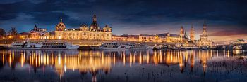 Skyline Panorama von der Stadt Dresden in Sachsen.