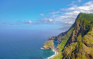 Blick auf die Küste Madeiras Miradouro da Rocha do Navio von Sjoerd van der Wal Fotografie