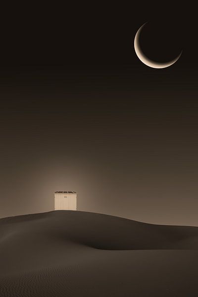 Minimalistische sereniteit bij halve maan van Els Casaert