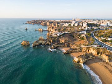 De kustlijn van Lagos & de Ponta da Piedade. Een ochtend in de Portugese Algarve van David Gorlitz