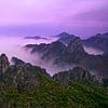 Mooie natuur in China : berglandschap van Yellow Mountain (Huangshan) van Chihong