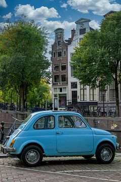 Vintage Fiat 500 oldtimer in Amsterdam van Foto Amsterdam/ Peter Bartelings