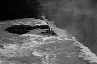 Gullfoss zwart-wit van Louise Poortvliet thumbnail