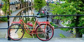 Red bike in Utrecht by Jelmer Jeuring