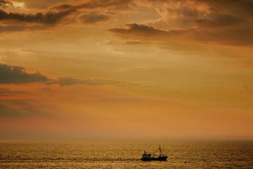Bateau de pêche pendant l'heure dorée sur KCleBlanc Photography