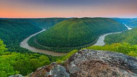Rivier bij zonsondergang