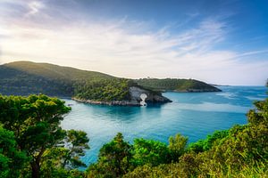 Felsbogen San Felice in Vieste, Gargano, Apulien, Italien
