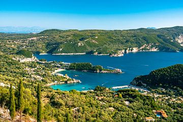 Paleokastritsa Bucht mit Blue Lagoon