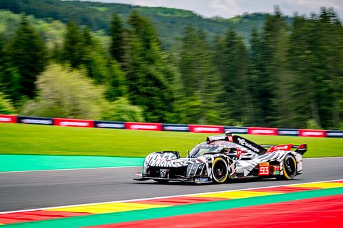 De Peugeot 9X8-hypercar op Spa-Francorchamps