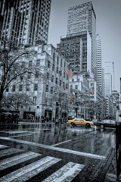 5th Avenue im Regen von Joachim G. Pinkawa