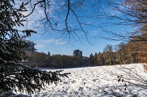 De Falkenstein, een zandsteenrots in Saksisch Zwitserland in de winter