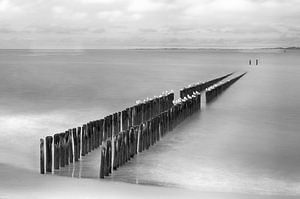 Strand in Zeeland in Schwarz-Weiß
