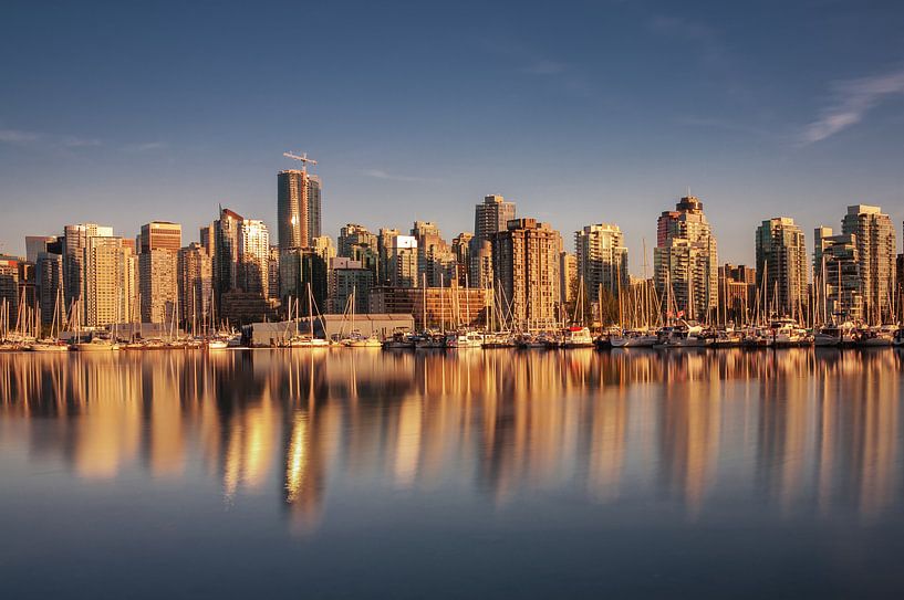 Golden sunset in Vancouver van Ilya Korzelius
