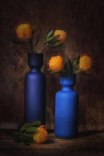 Nature morte avec du bleu et de l'orange