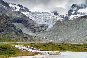 Moiry gletsjer in de zomer sur Dennis van de Water