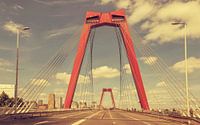 Vintage look van de Willemsbrug in Rotterdam van John Kreukniet thumbnail