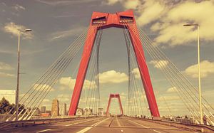 Vintage look van de Willemsbrug in Rotterdam van John Kreukniet