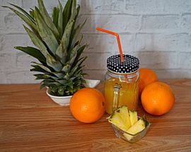 Vitamin lemonade with a tropical feel