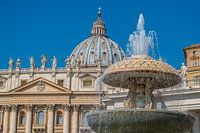Berninibrunnen und Petersdom im Vatikan