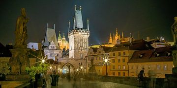 Praag - Op de Karelsbrug bij nacht van t.ART