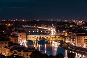 Ponte Vecchio aan de Arno in de nacht van Atelier Liesjes