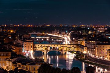 Ponte Vecchio auf dem Arno bei Nacht von Atelier Liesjes