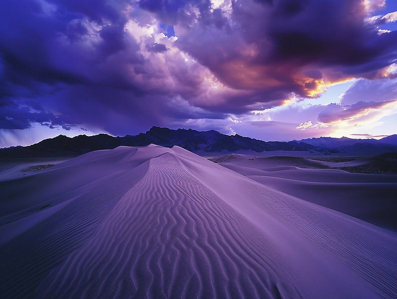 Goldene Wüstenwellen von fernlichtsicht