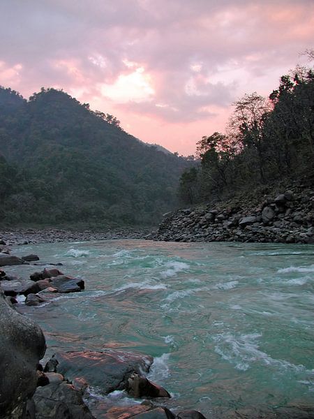 De rivier de Ganges bij zonsondergang von Eye on You