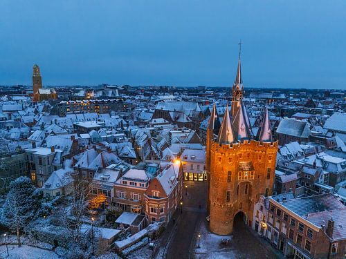 Zwolle Sassenpoort oude poort tijdens een koude winterochtend