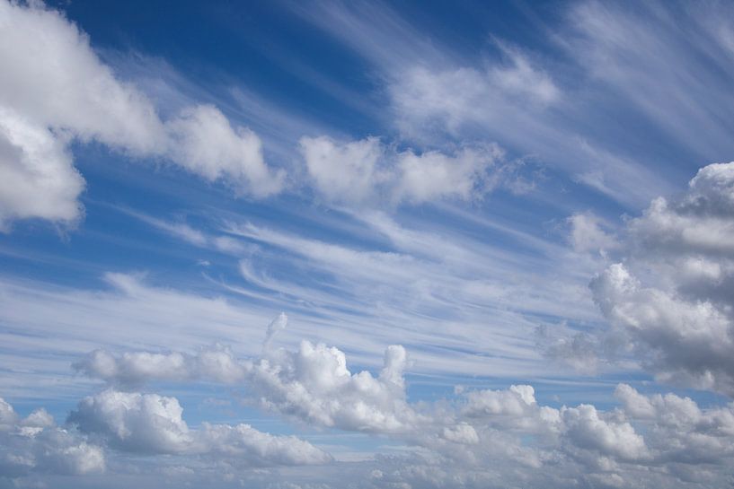 Holländischer Wolkenhimmel von Ronald van Kooten