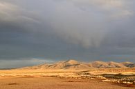 Bedrohlicher Himmel in der Wüste Gobi von Suitcasefullofsmiles Miniaturansicht