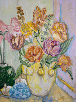 Tulpenvaas lente in de woonkamer