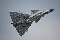 Saab Viggen tijdens de start net voordat de wielen verdwijnen
