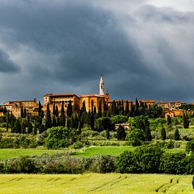 Stadje op de heuvel in Toscanië, Italië van Mieke Engelbos Photography