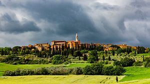 Stadje op de heuvel in Toscanië, Italië