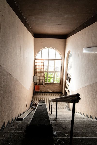 Verlaten trap van Franziska Pfeiffer