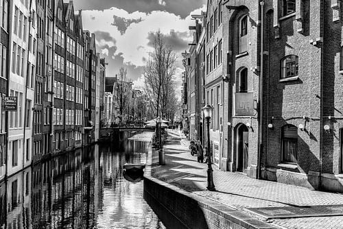 Oudezijds Achterburgwal aus Spooksteeg.