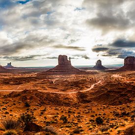 Monument valley by Dave Verstappen