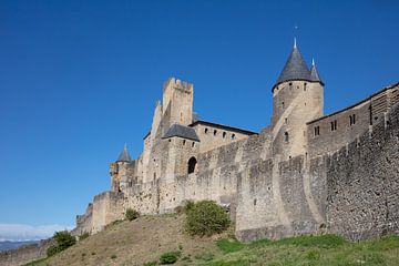 Kasteel in de oude stad Carcassonne in Frankrijk van Joost Adriaanse