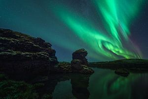 Noorderlicht in Myvatn - IJsland van Roy Poots